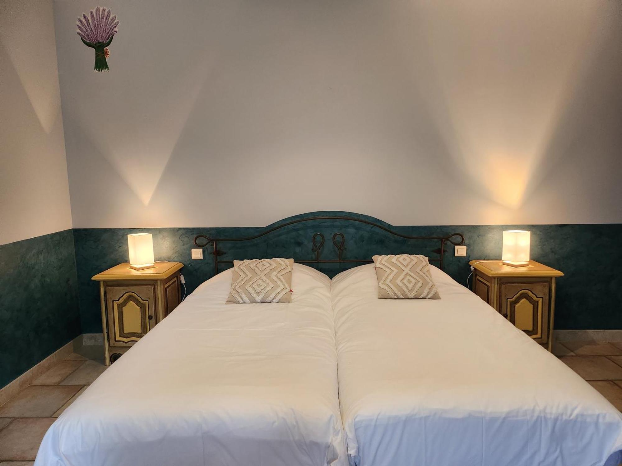 Bed and Breakfast Domaine Les Gendalis Saint-Saturnin-lès-Avignon Exterior foto
