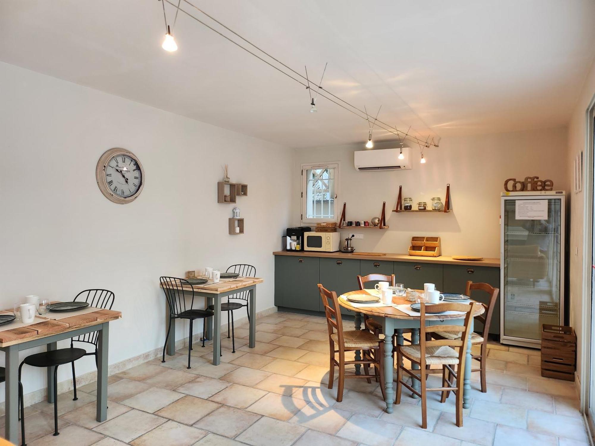 Bed and Breakfast Domaine Les Gendalis Saint-Saturnin-lès-Avignon Exterior foto