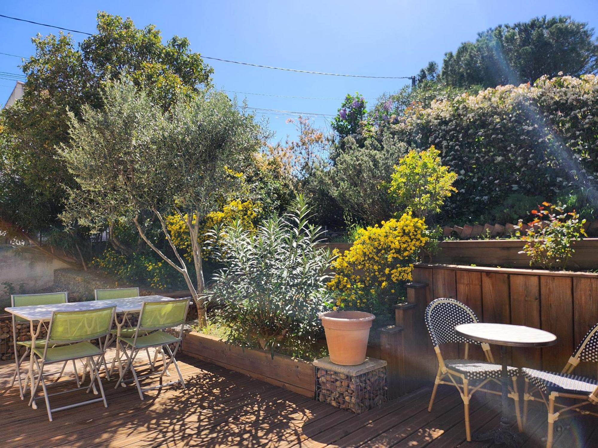 Bed and Breakfast Domaine Les Gendalis Saint-Saturnin-lès-Avignon Exterior foto