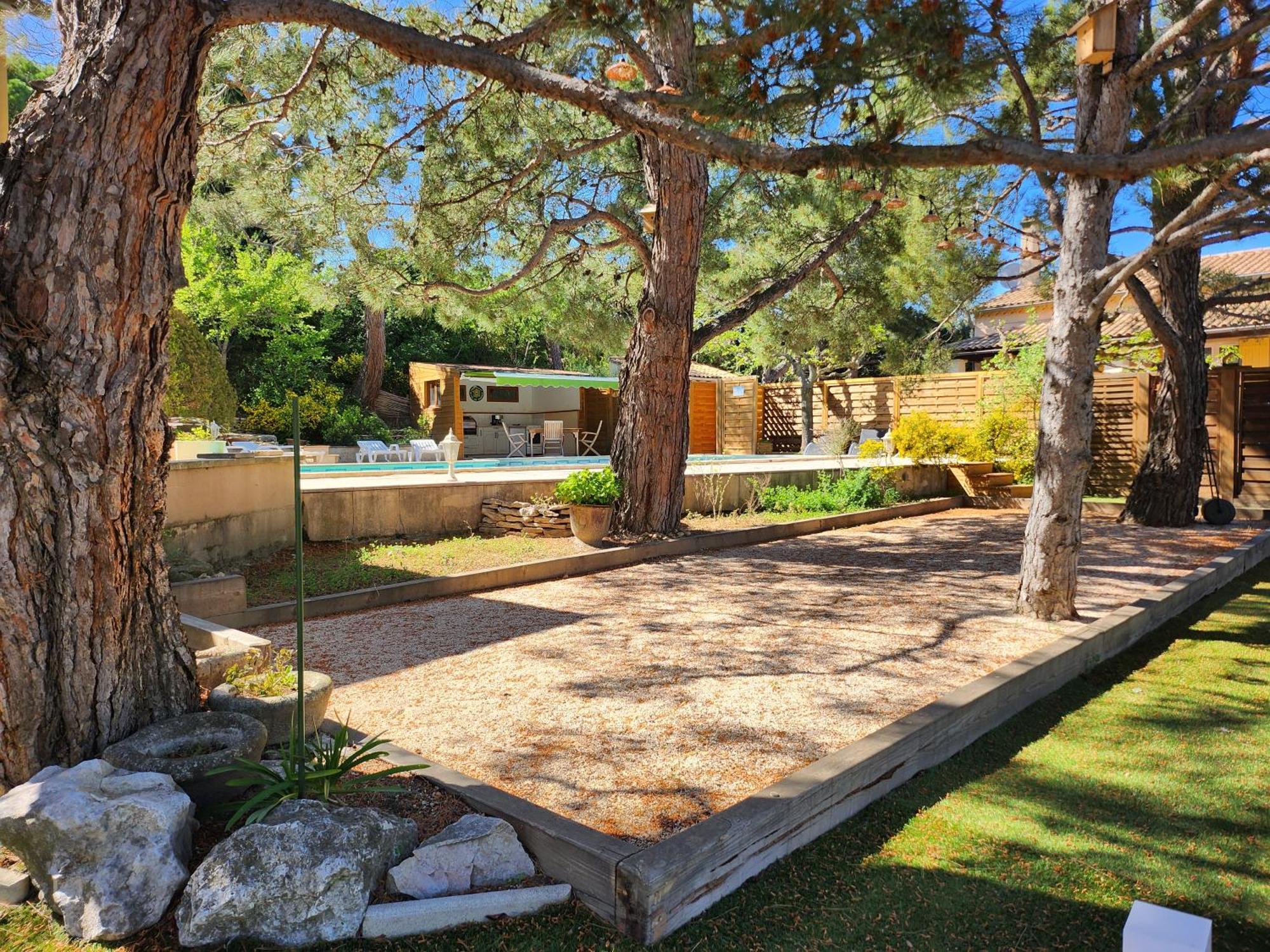 Bed and Breakfast Domaine Les Gendalis Saint-Saturnin-lès-Avignon Exterior foto