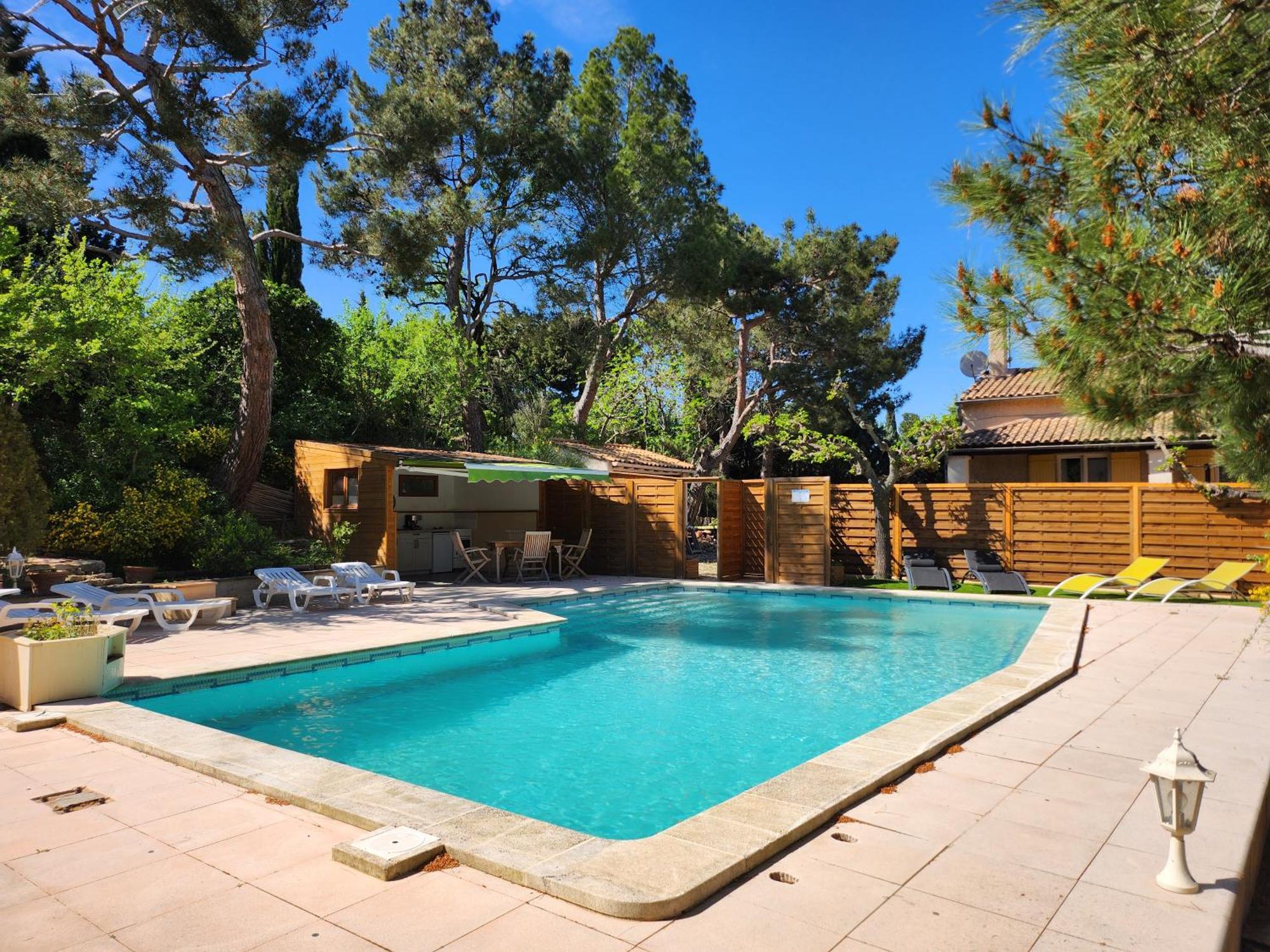 Bed and Breakfast Domaine Les Gendalis Saint-Saturnin-lès-Avignon Exterior foto