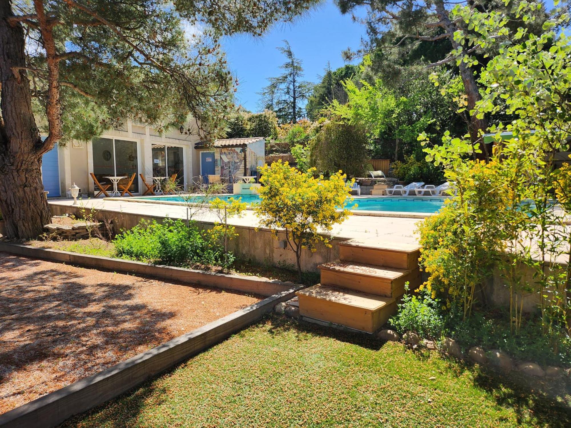 Bed and Breakfast Domaine Les Gendalis Saint-Saturnin-lès-Avignon Exterior foto