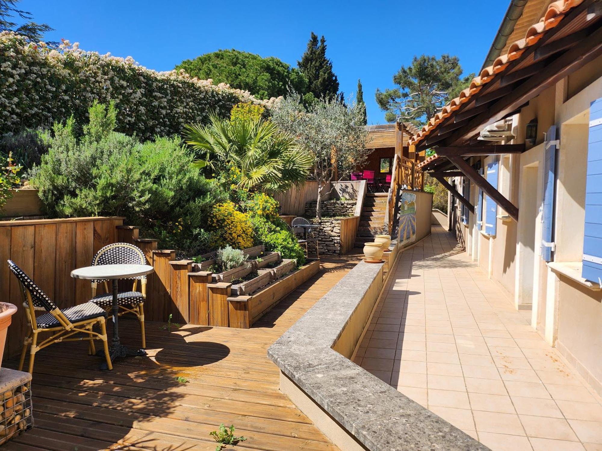 Bed and Breakfast Domaine Les Gendalis Saint-Saturnin-lès-Avignon Exterior foto