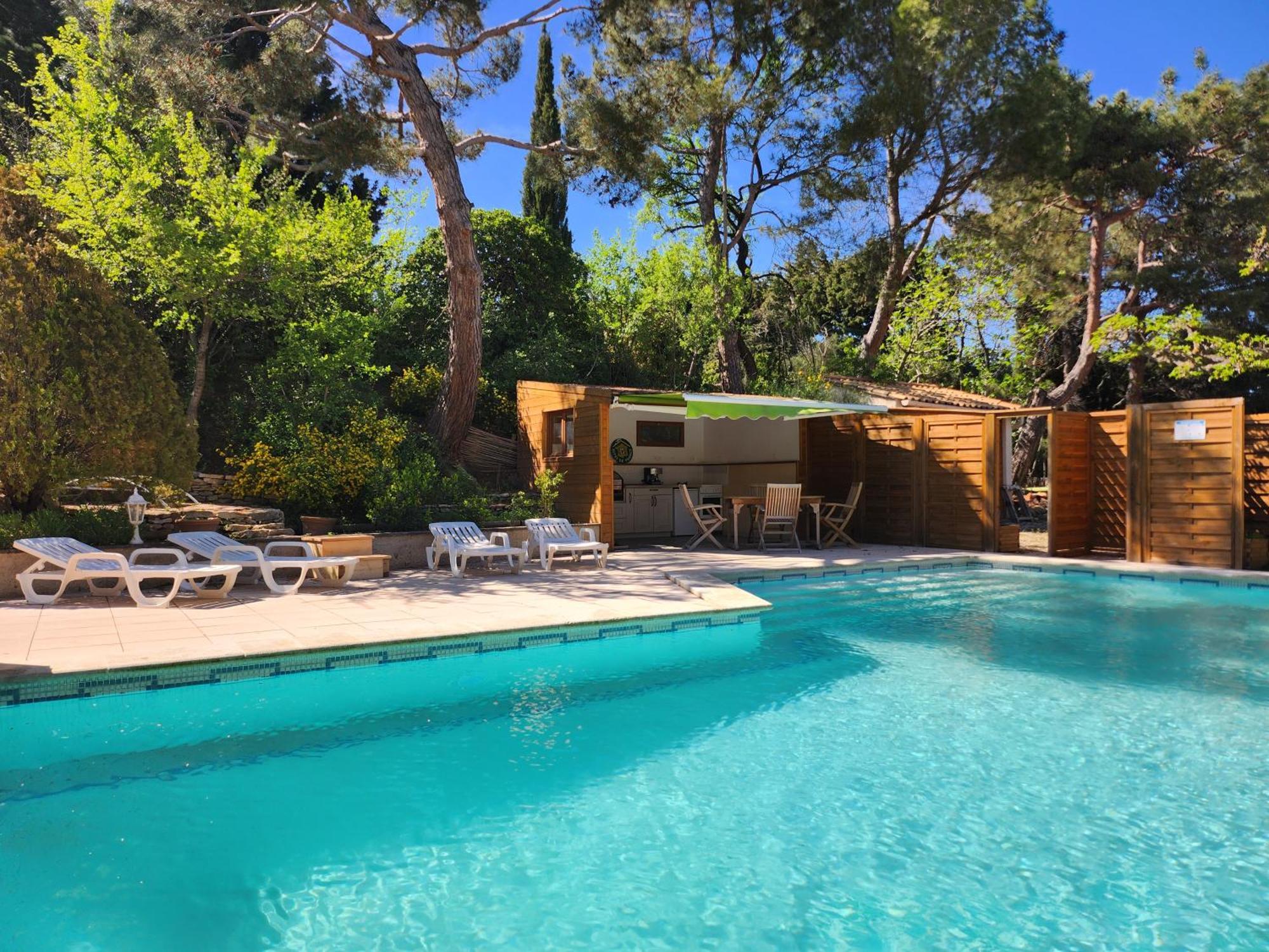 Bed and Breakfast Domaine Les Gendalis Saint-Saturnin-lès-Avignon Exterior foto