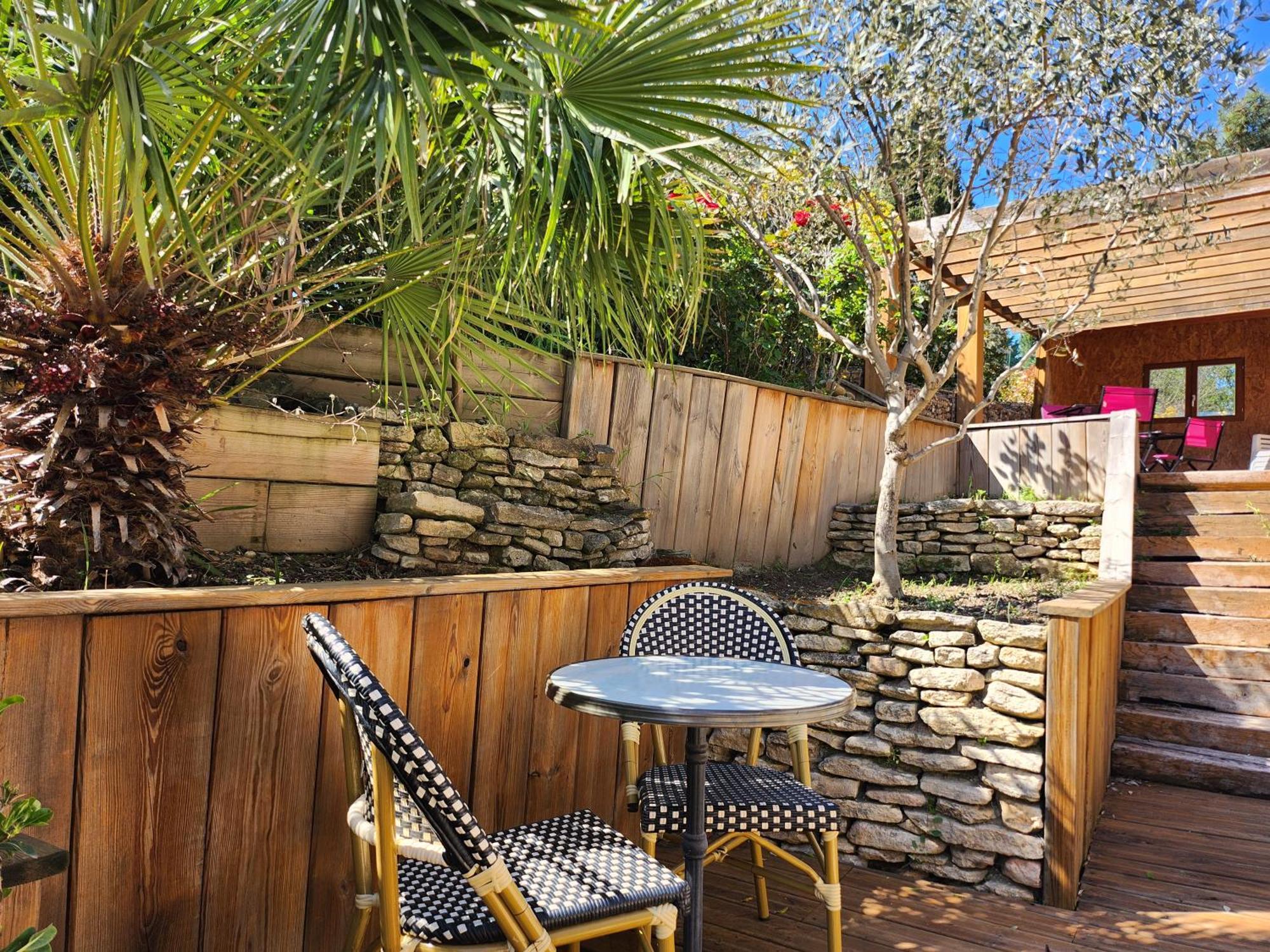 Bed and Breakfast Domaine Les Gendalis Saint-Saturnin-lès-Avignon Exterior foto