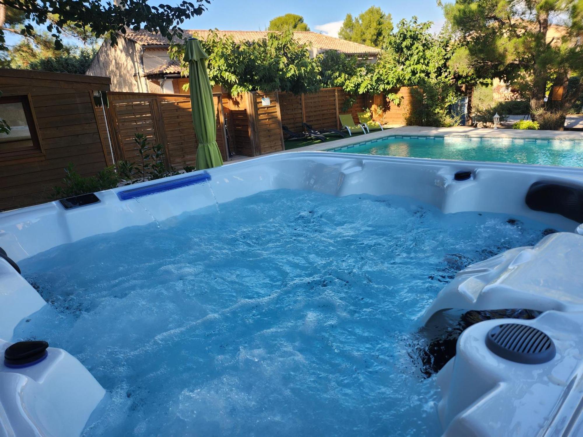 Bed and Breakfast Domaine Les Gendalis Saint-Saturnin-lès-Avignon Exterior foto