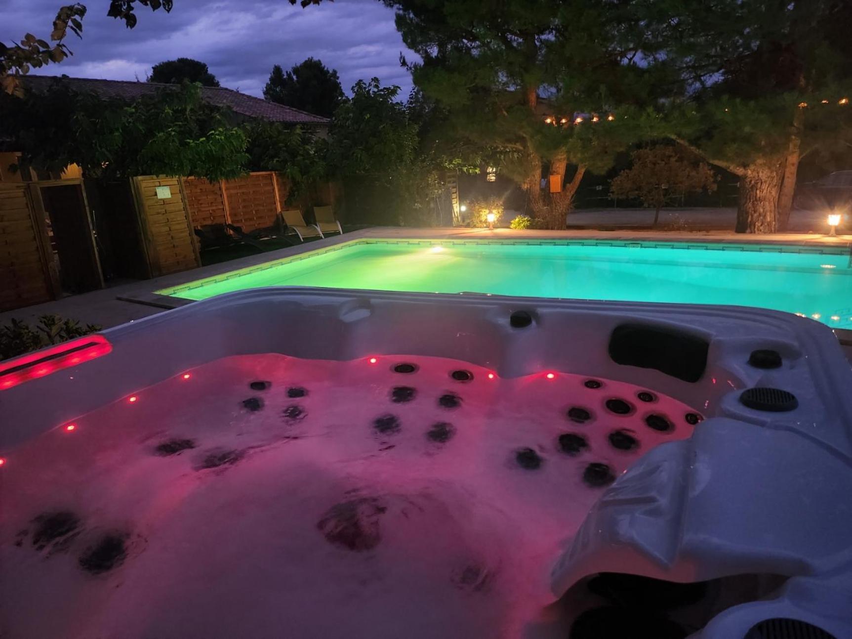 Bed and Breakfast Domaine Les Gendalis Saint-Saturnin-lès-Avignon Exterior foto